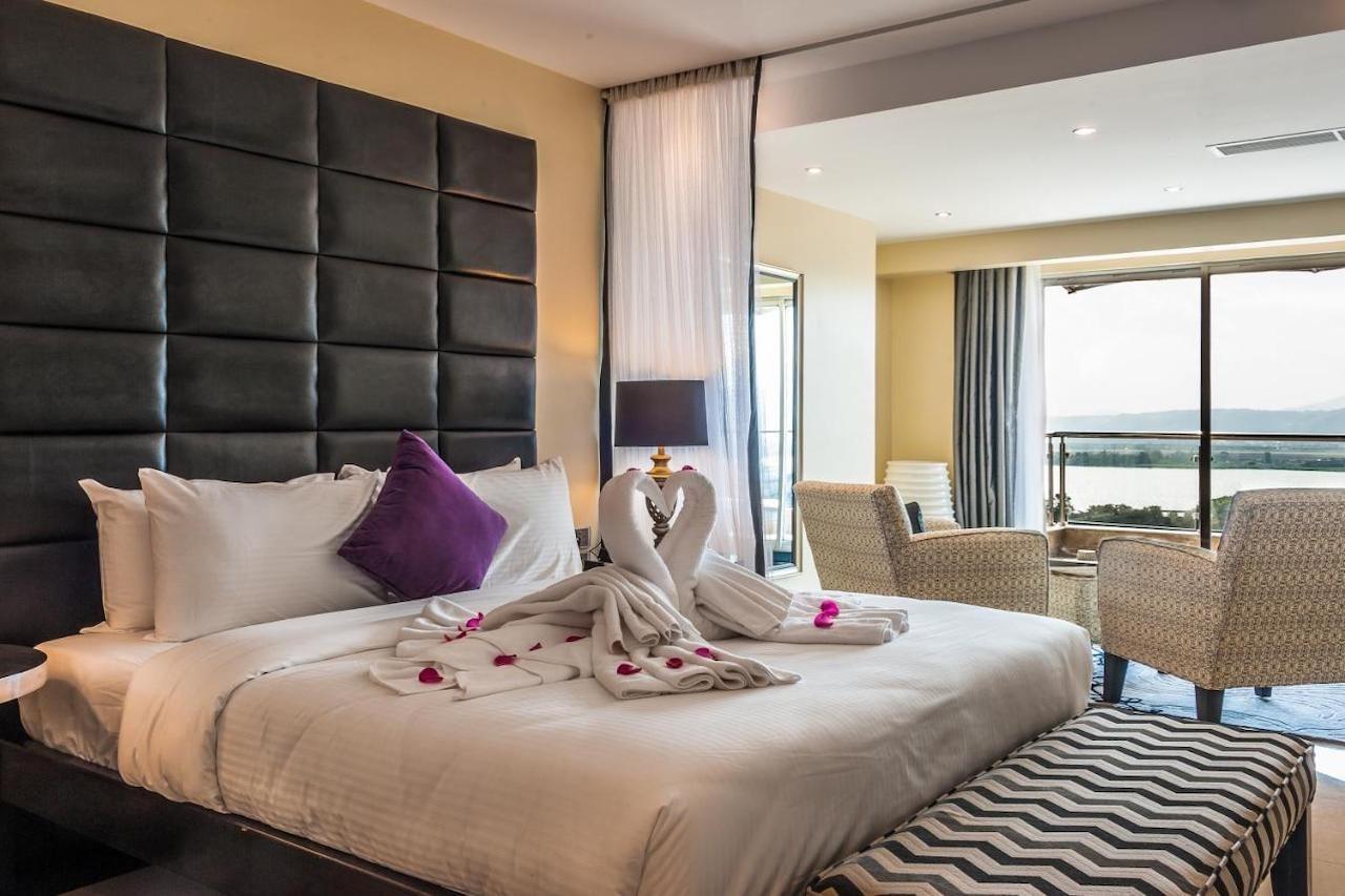 קיסומו Acacia Premier Hotel מראה חיצוני תמונה