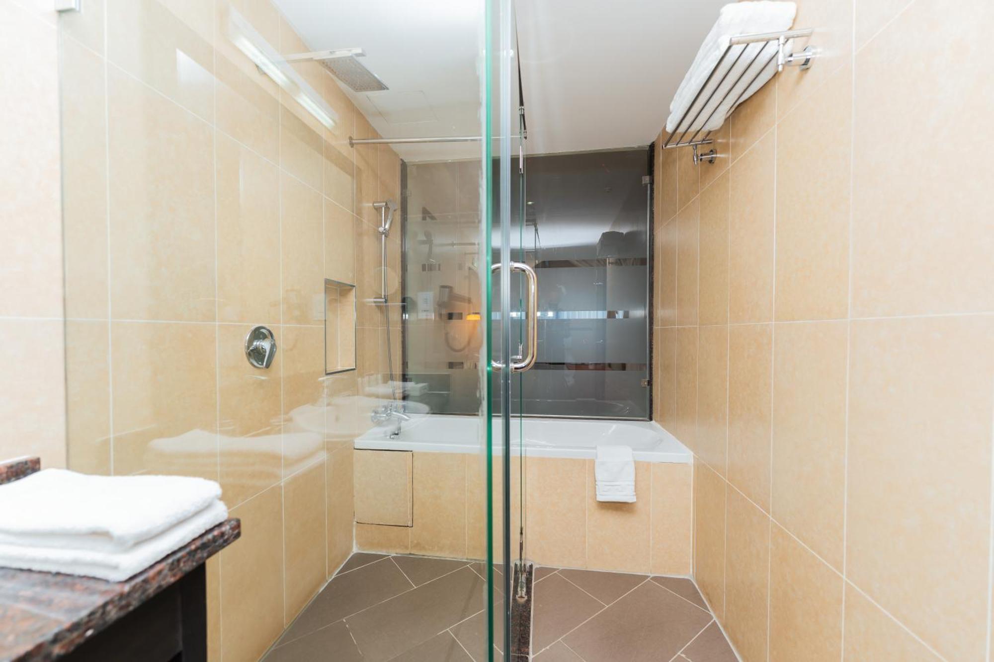 קיסומו Acacia Premier Hotel מראה חיצוני תמונה