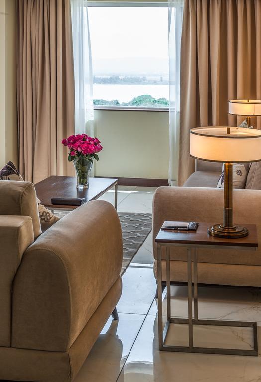 קיסומו Acacia Premier Hotel מראה חיצוני תמונה